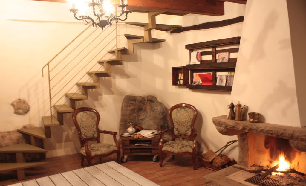 Il Lupo Rosso Bed & Breakfast Santu Lussurgiu Dış mekan fotoğraf