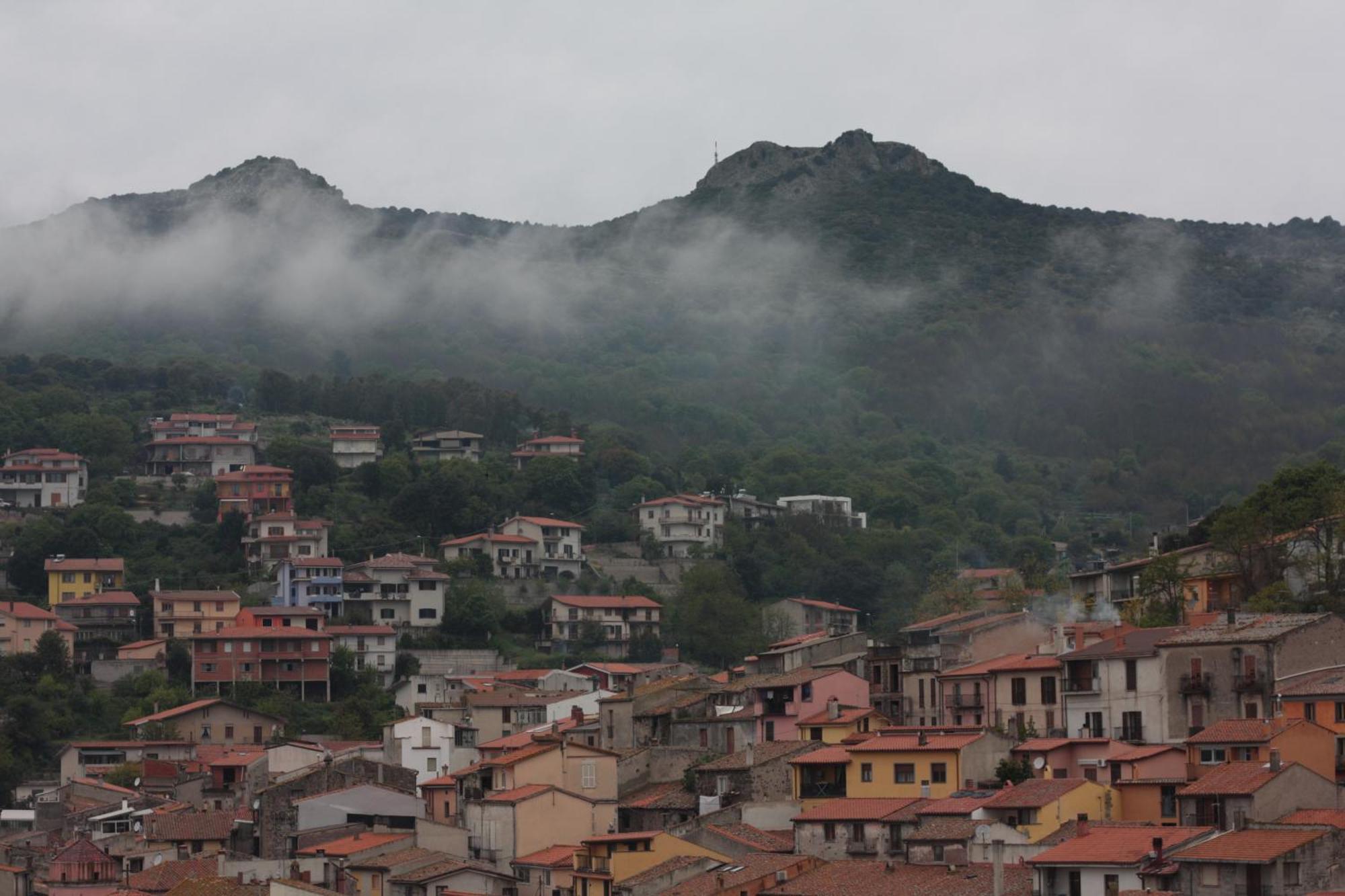 Il Lupo Rosso Bed & Breakfast Santu Lussurgiu Dış mekan fotoğraf