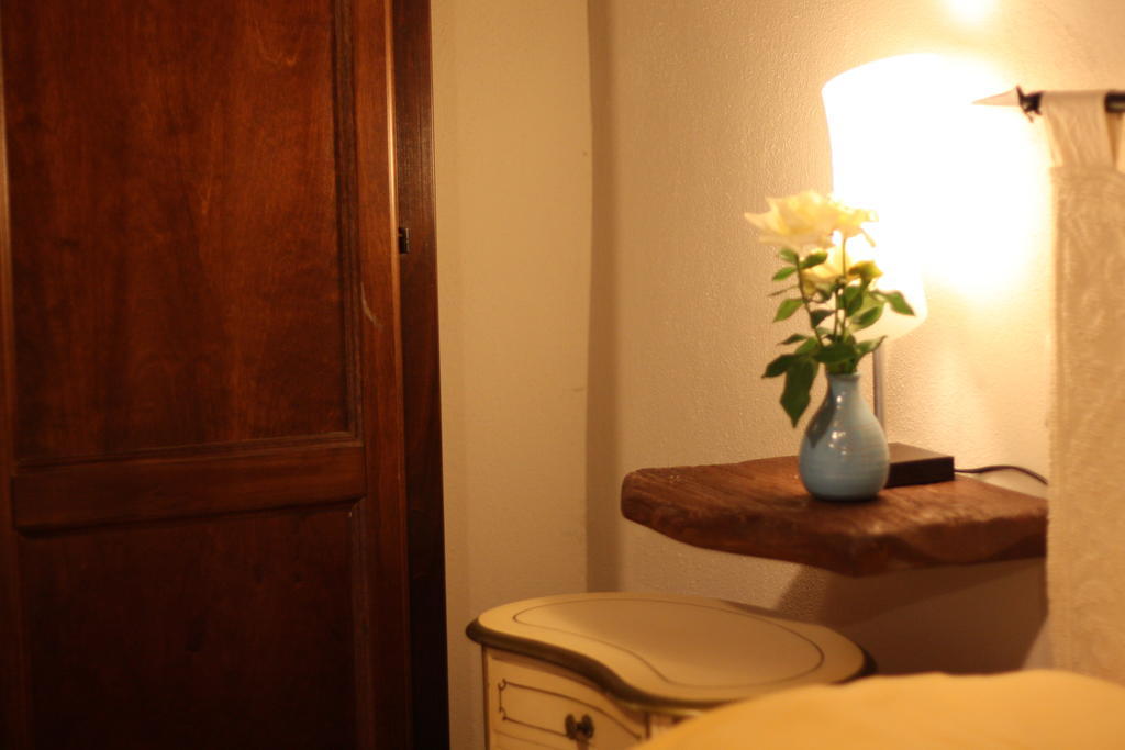 Il Lupo Rosso Bed & Breakfast Santu Lussurgiu Oda fotoğraf