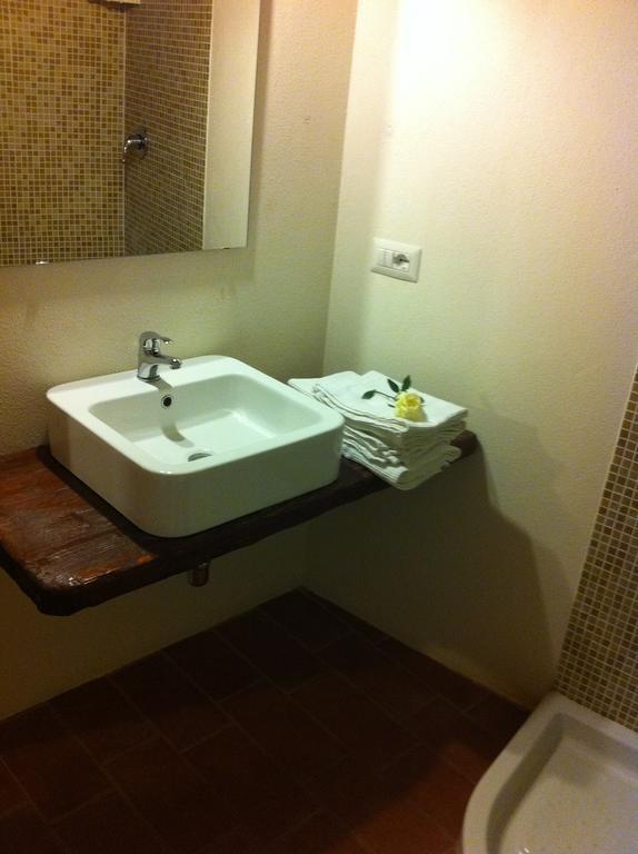 Il Lupo Rosso Bed & Breakfast Santu Lussurgiu Oda fotoğraf