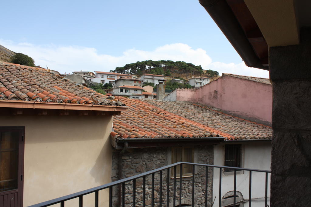 Il Lupo Rosso Bed & Breakfast Santu Lussurgiu Oda fotoğraf