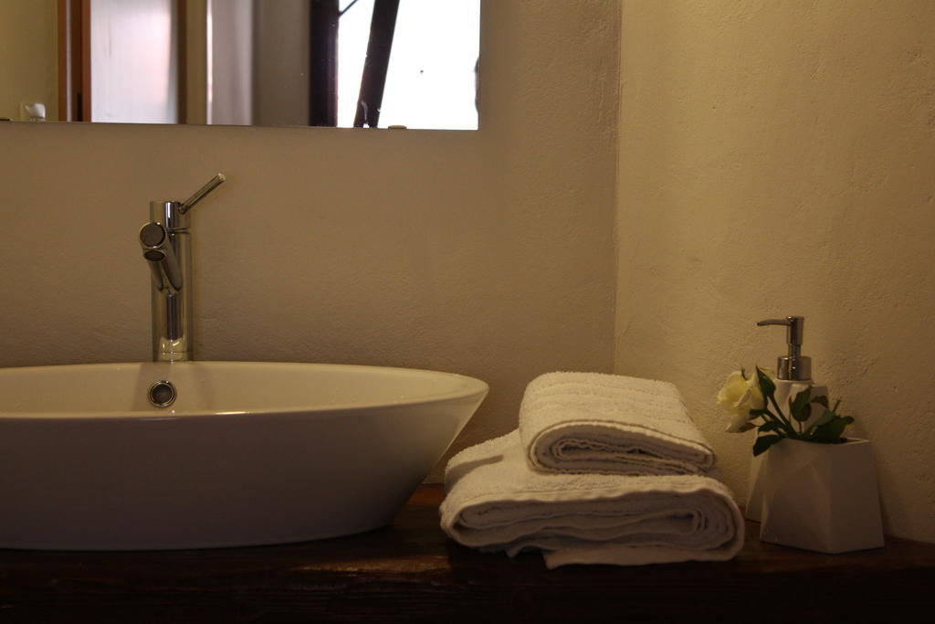 Il Lupo Rosso Bed & Breakfast Santu Lussurgiu Oda fotoğraf