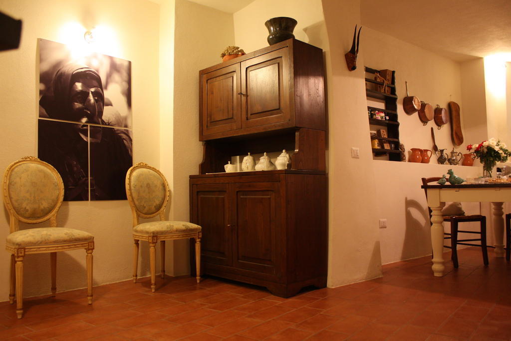 Il Lupo Rosso Bed & Breakfast Santu Lussurgiu Dış mekan fotoğraf